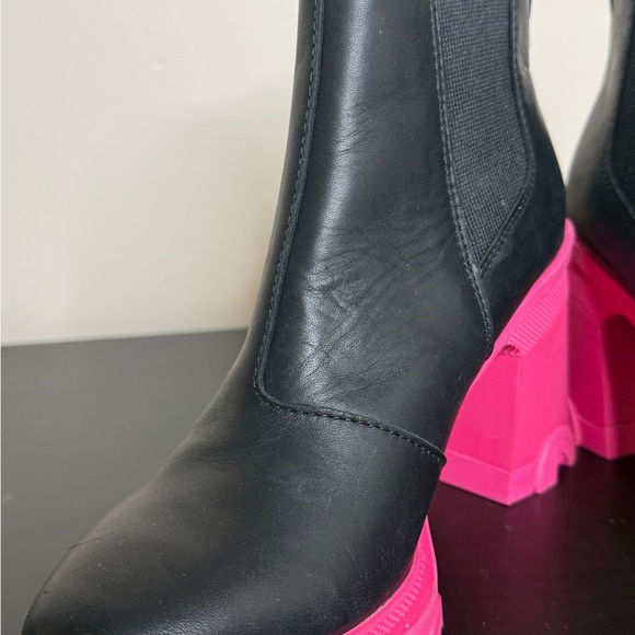 Sorel Black and Pink Heeled Boots - Picture 7 of 9